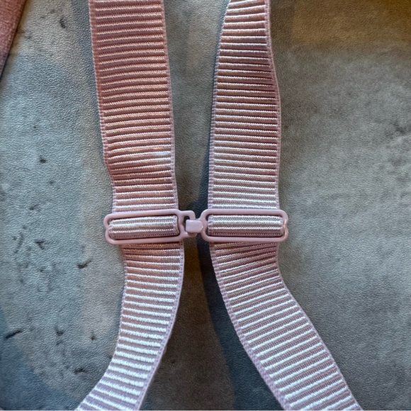 Le Mystere Active Balance Convertible Sports Bra, Size 34 DD/E, Like New - Picture 7 of 10